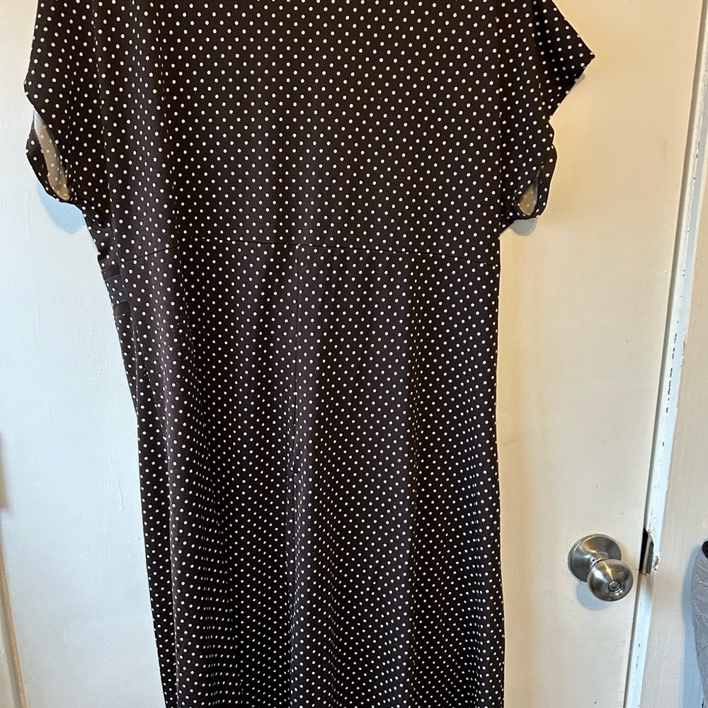 Perseption Brown and Cream A-line Dress with Flutter Sleeves and V-neck - Picture 2 of 3